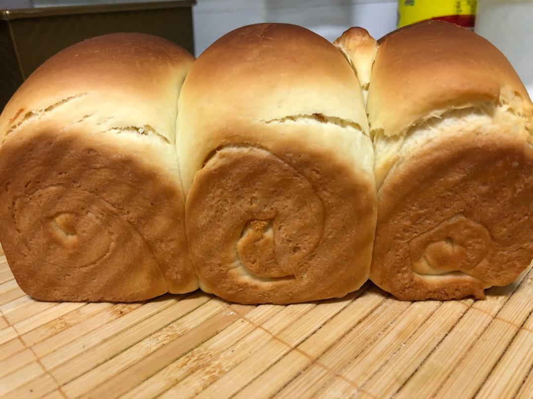 老面包土司！（普通面粉，植物油也可以做出好面包！小时候的味道。。。）