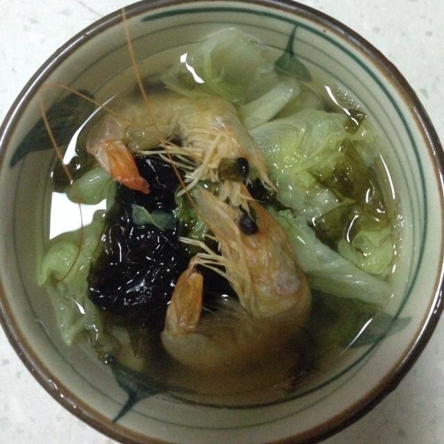 减肥盛宴：鲜虾紫菜娃娃菜汤的做法