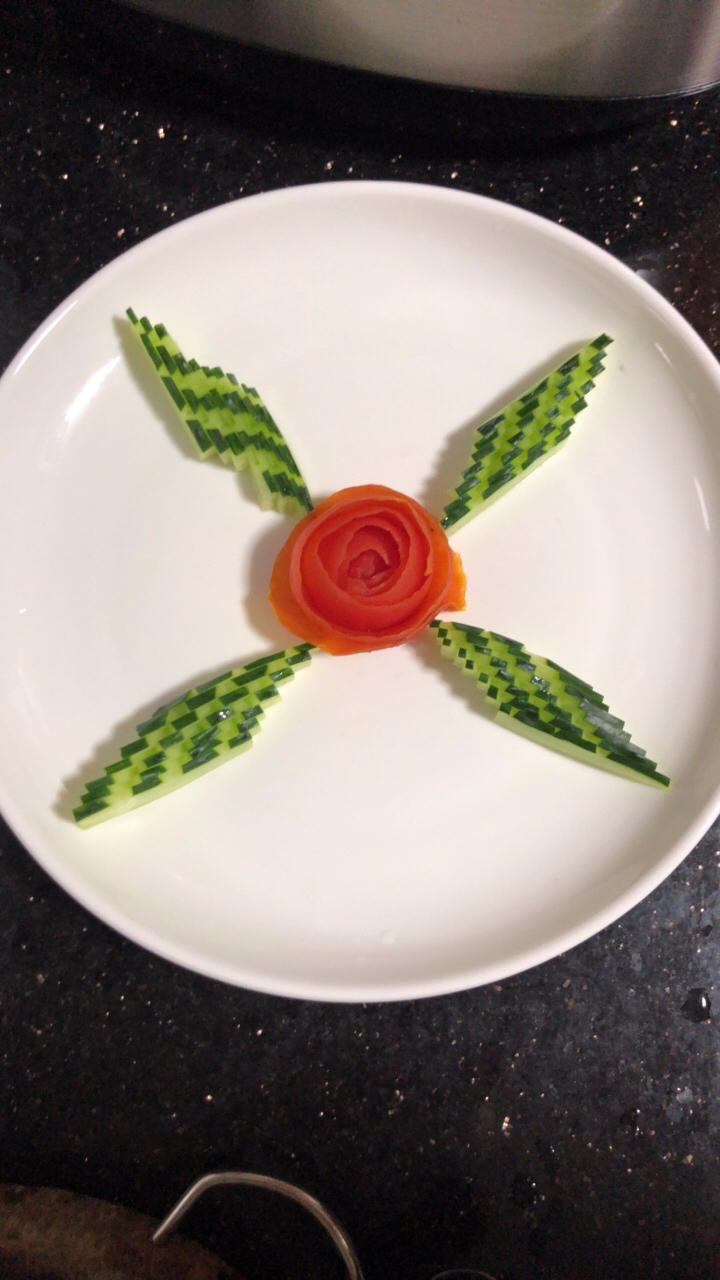 黄瓜切花摆盘图解（3种）