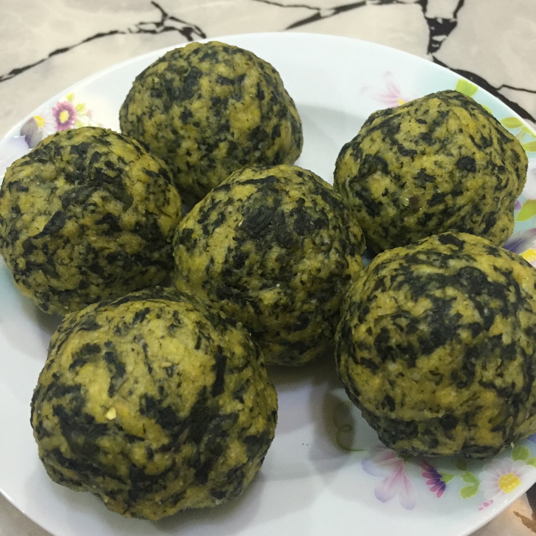 坏坏的小乖做的粗粮菜团子