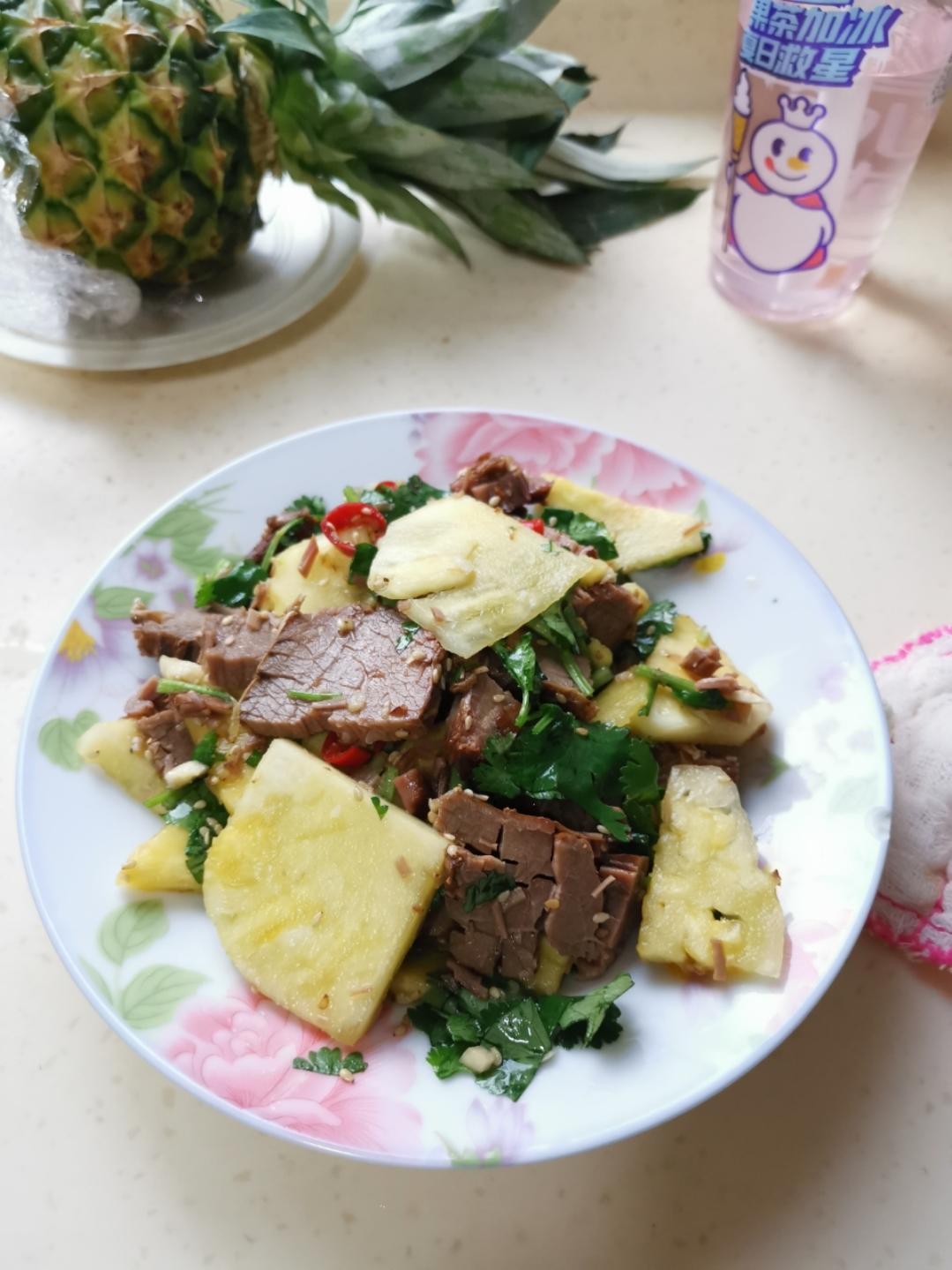 酸辣开胃｜菠萝香菜拌牛肉