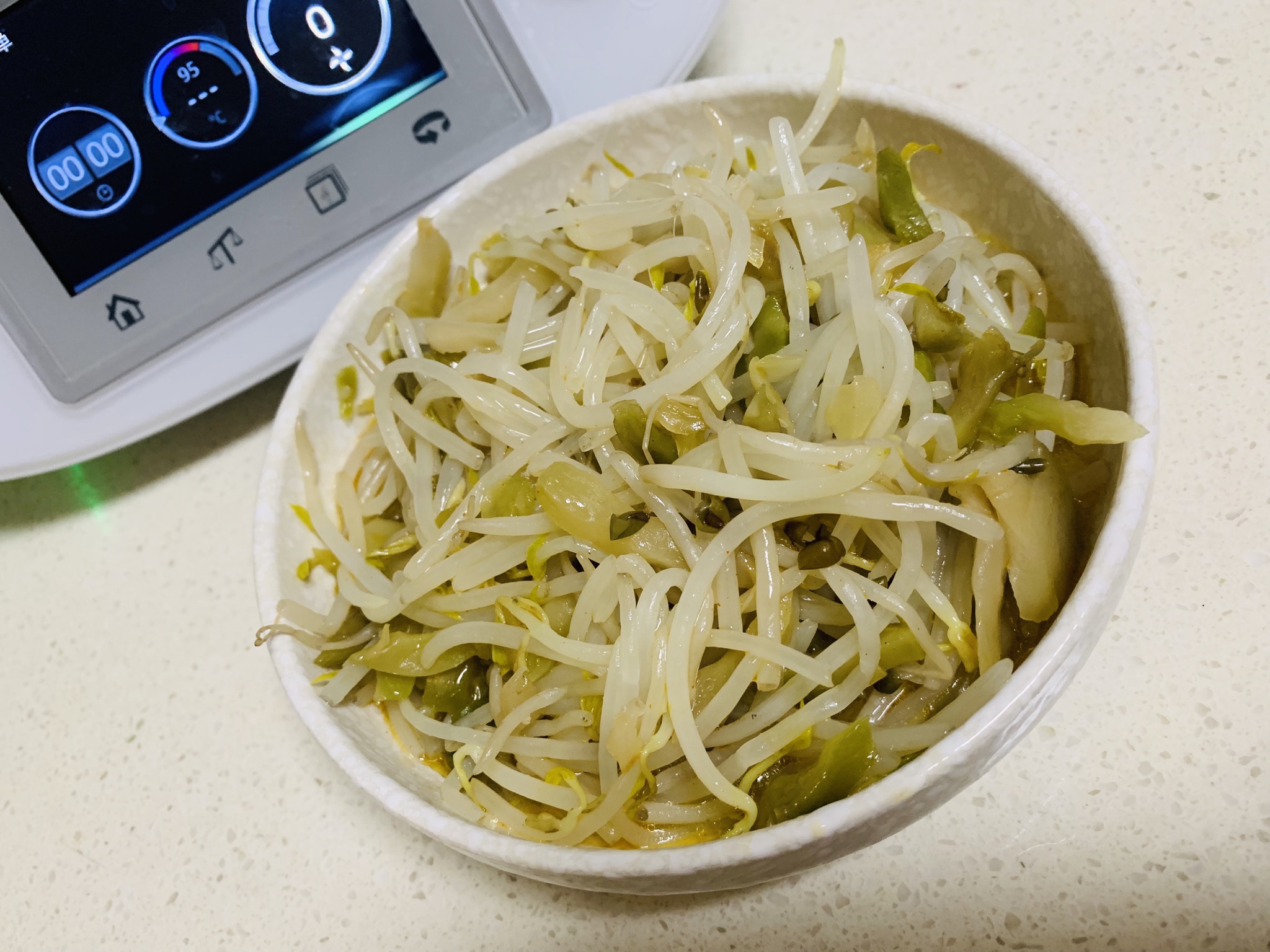 绿豆芽炒榨菜丝