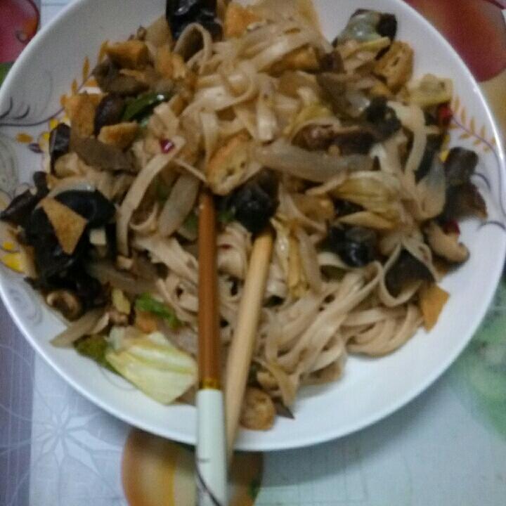 少油条条分明的炒面