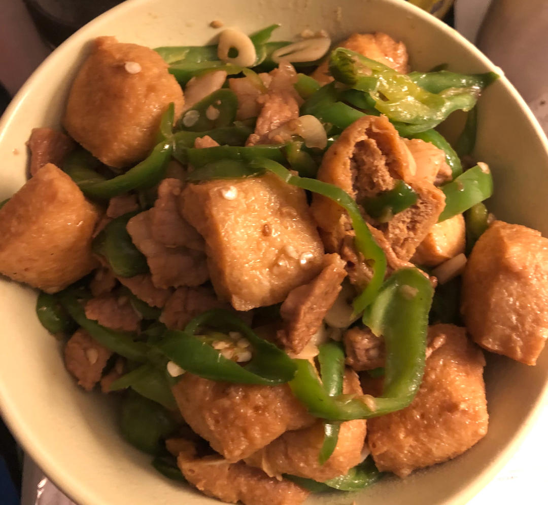 超级美味下饭的油豆腐辣椒炒肉