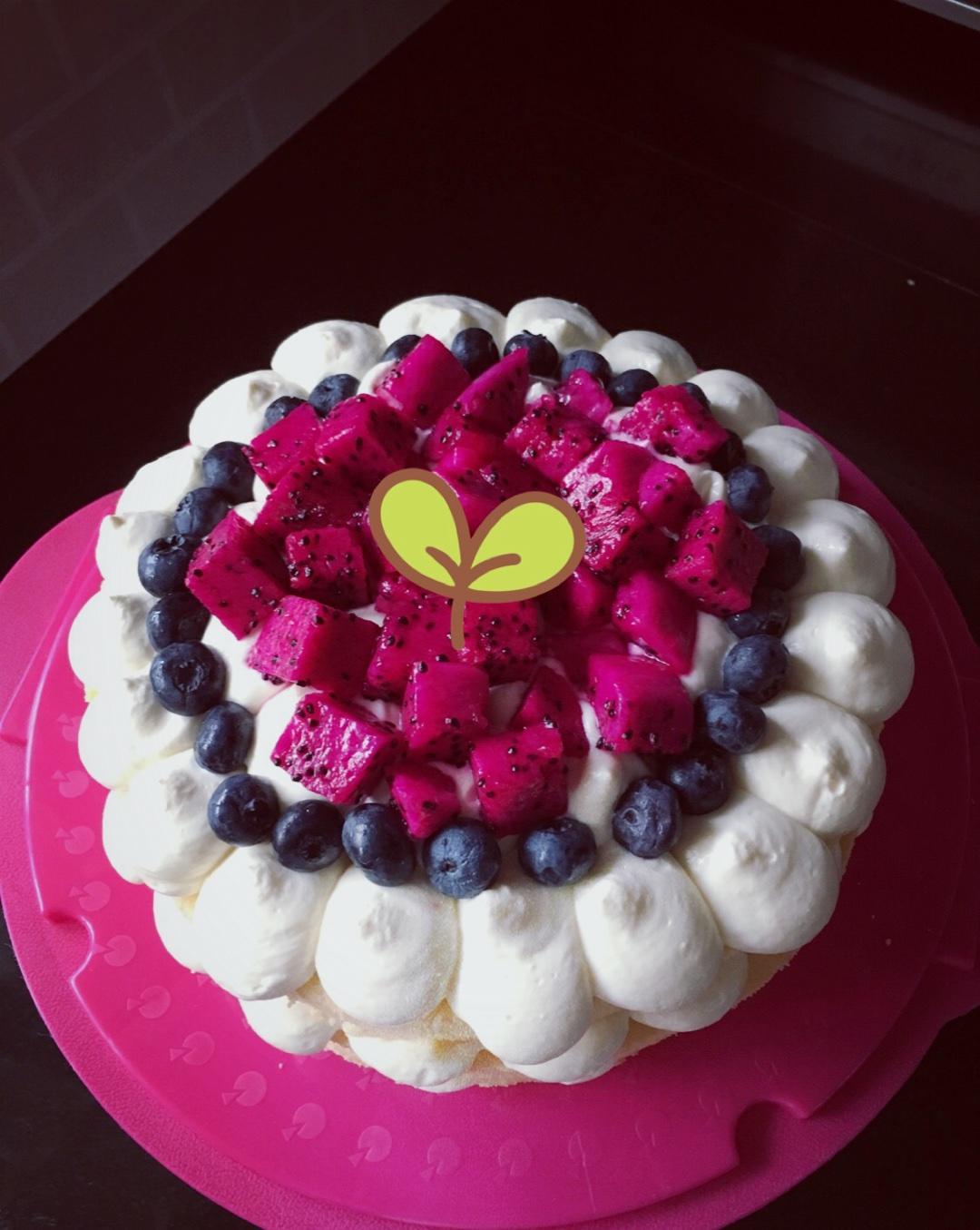 用料戚风蛋糕8寸一个淡奶油800克火龙果一个裸蛋糕的做法蛋糕切分成3