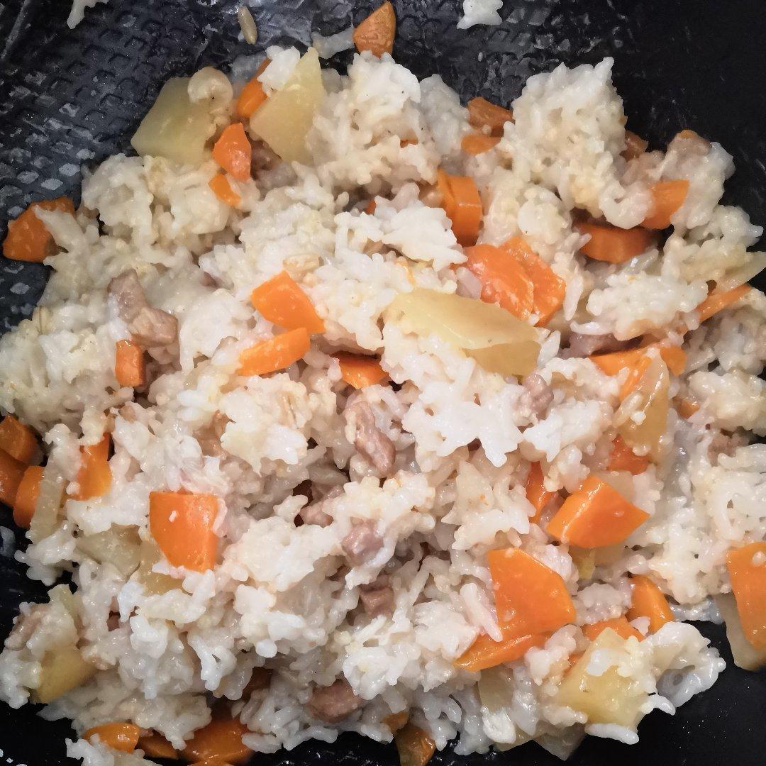 土豆焖饭（电饭锅版）