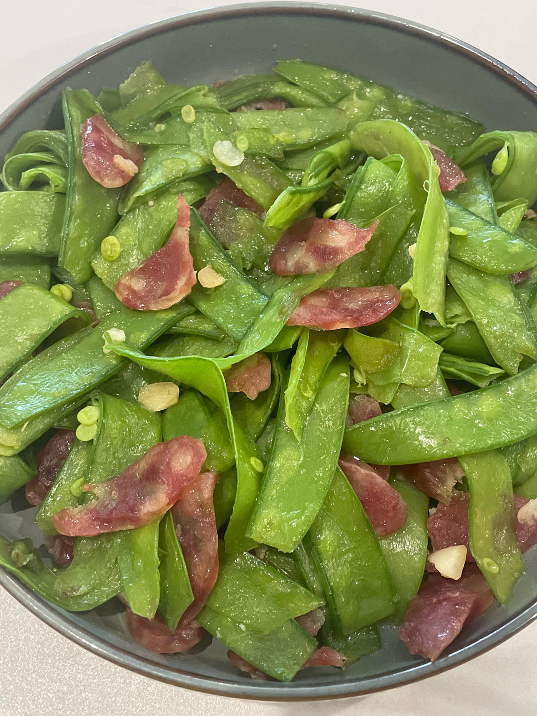 无比简单的荷兰豆炒腊肠，营养又好吃～！