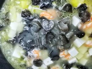 海参虾仁烩豆腐的做法 步骤6