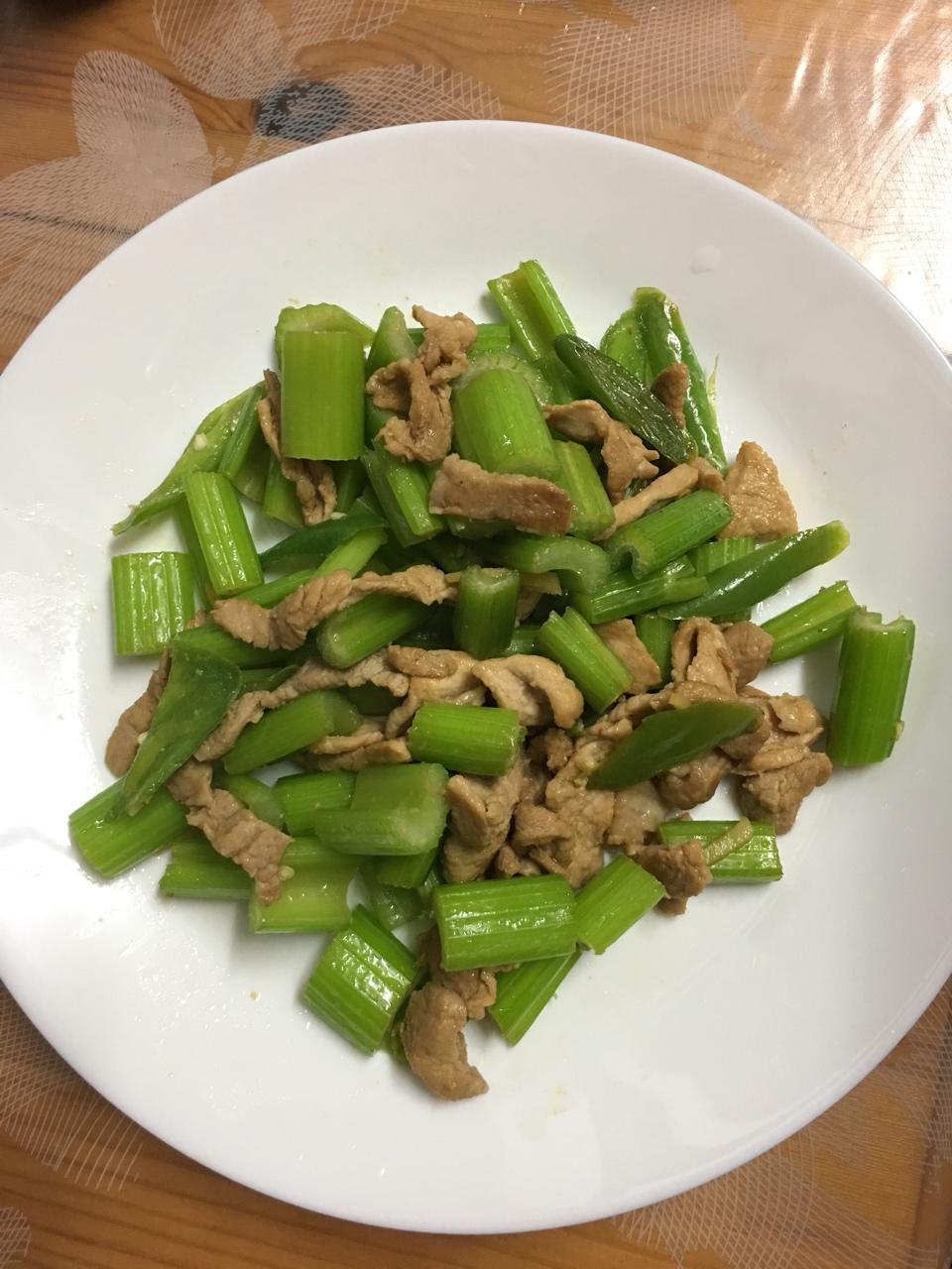 芹菜炒肉