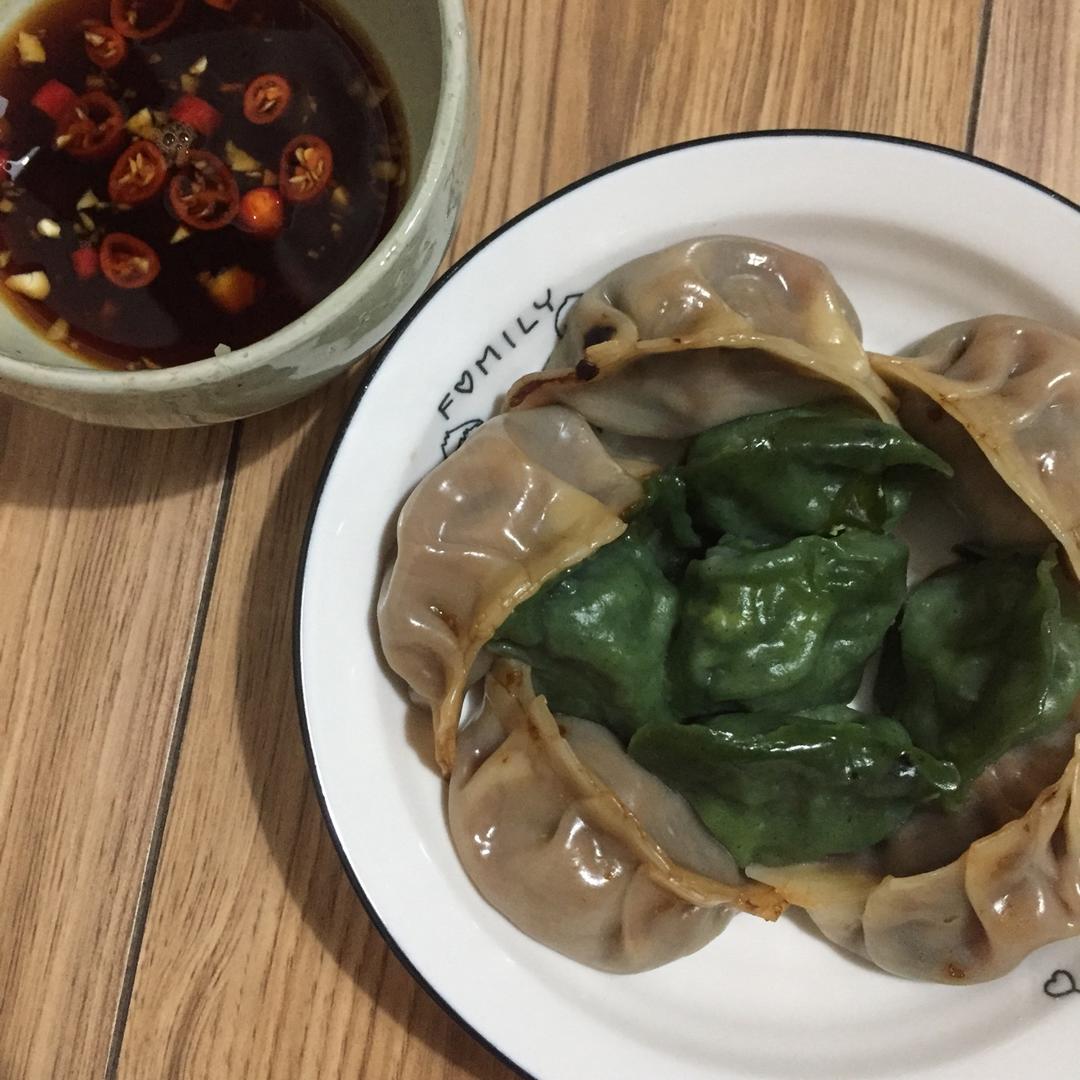 鲜掉眉毛的 三鲜水饺~