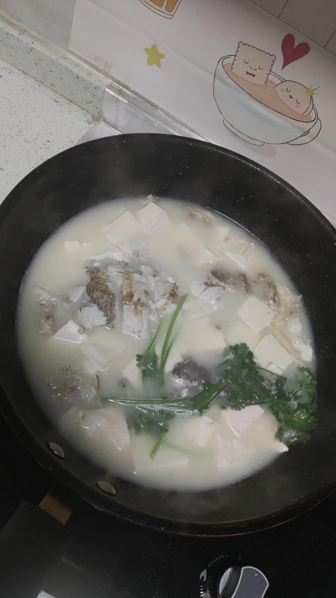 鲜美鲈鱼豆腐汤