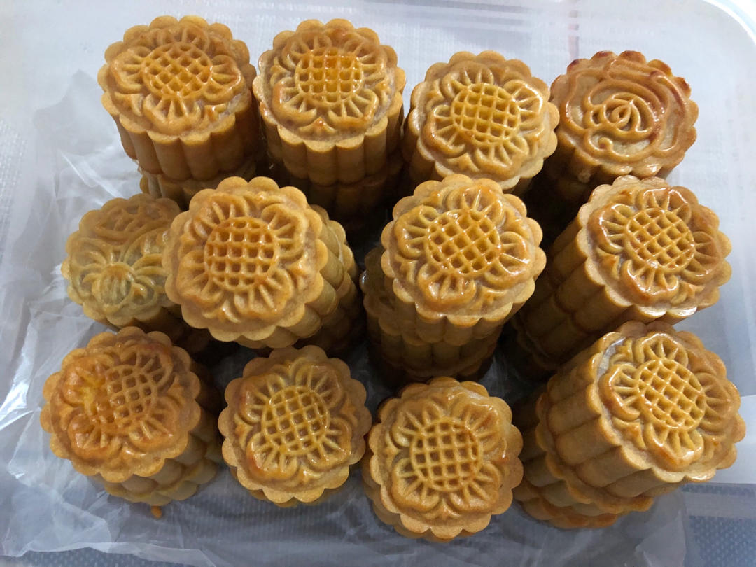 广式月饼—蛋黄莲蓉月饼