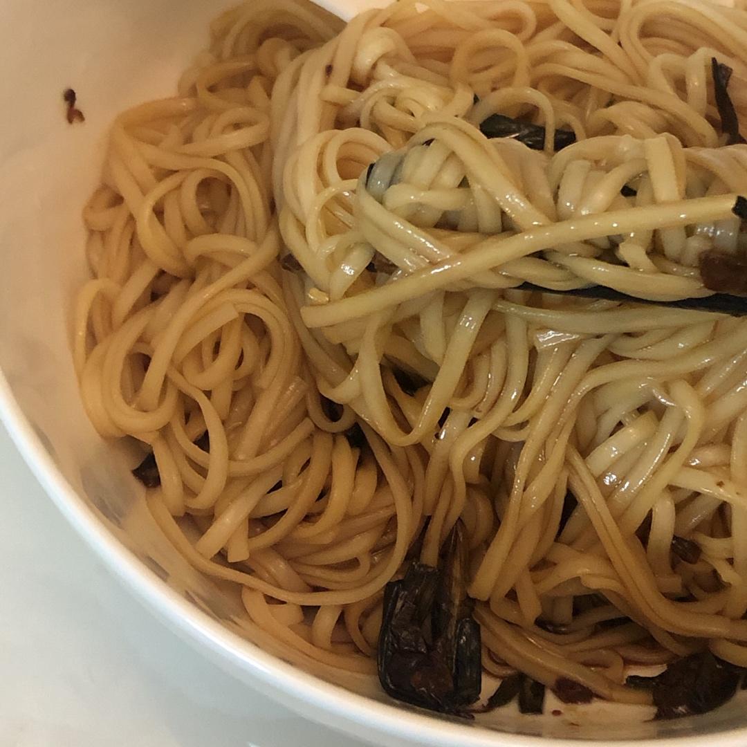 10分钟搞定的一碗葱油拌面