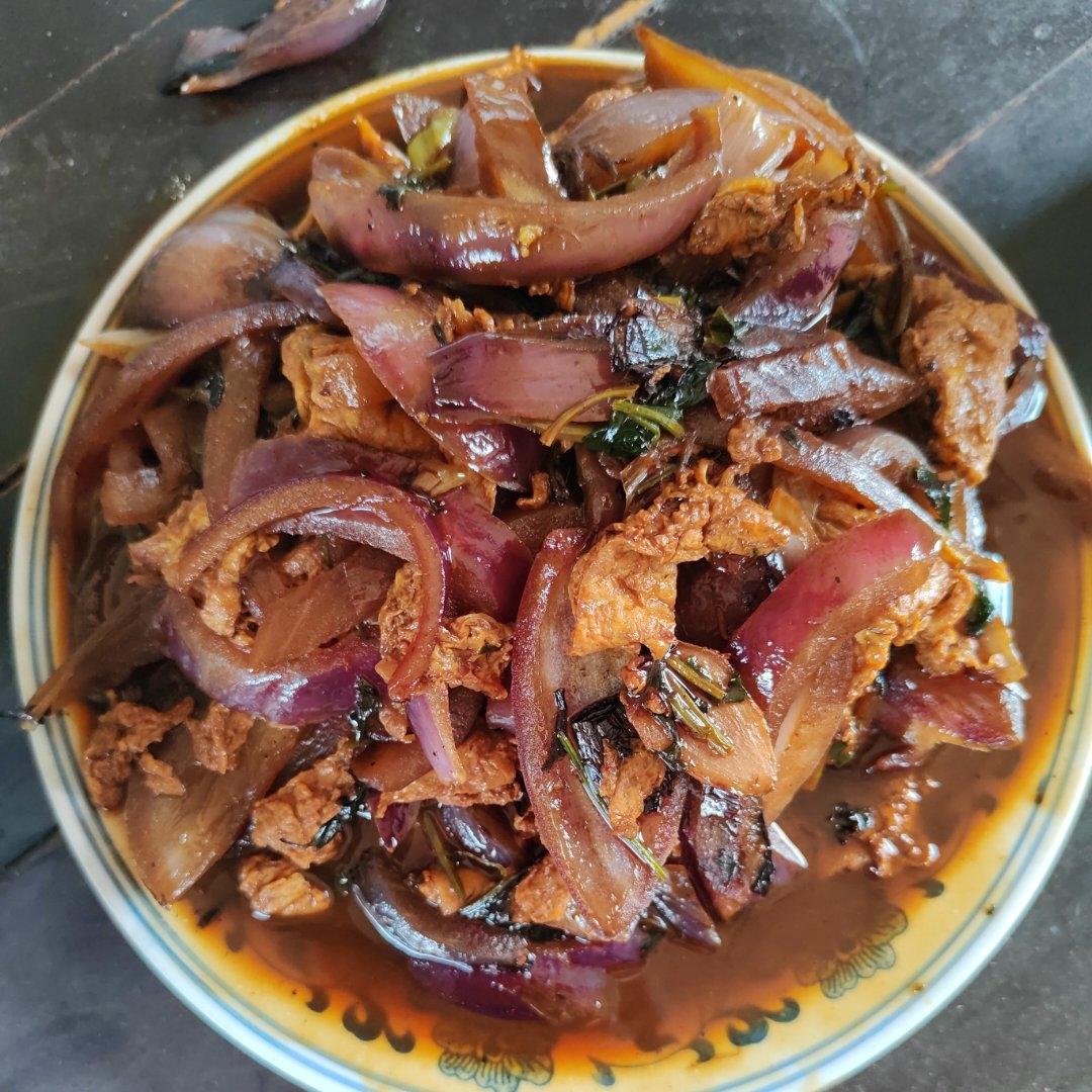 降压防癌的好食材  洋葱炒鸡蛋