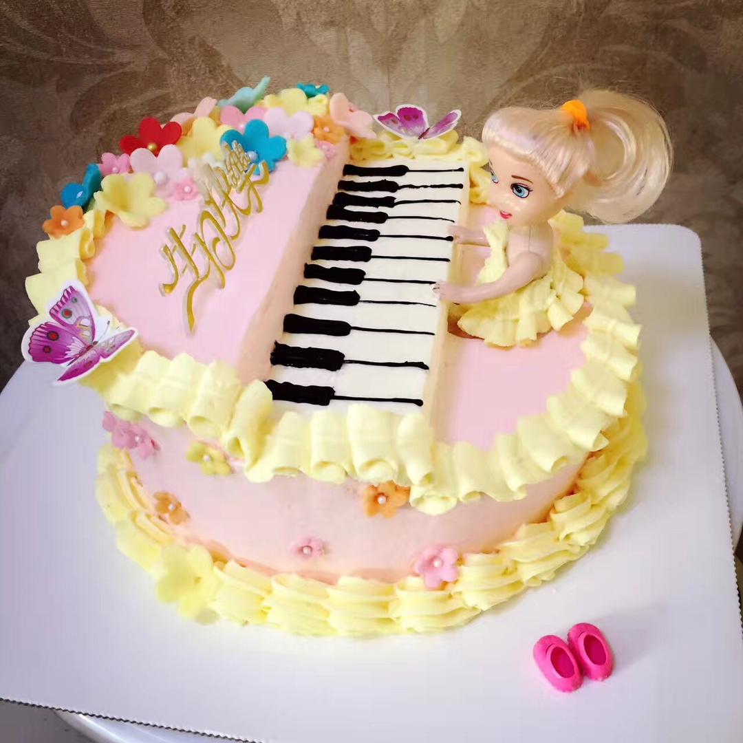 单曲循环710做的钢琴蛋糕