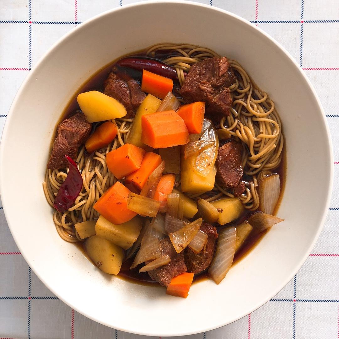 胡萝卜土豆烧牛腩