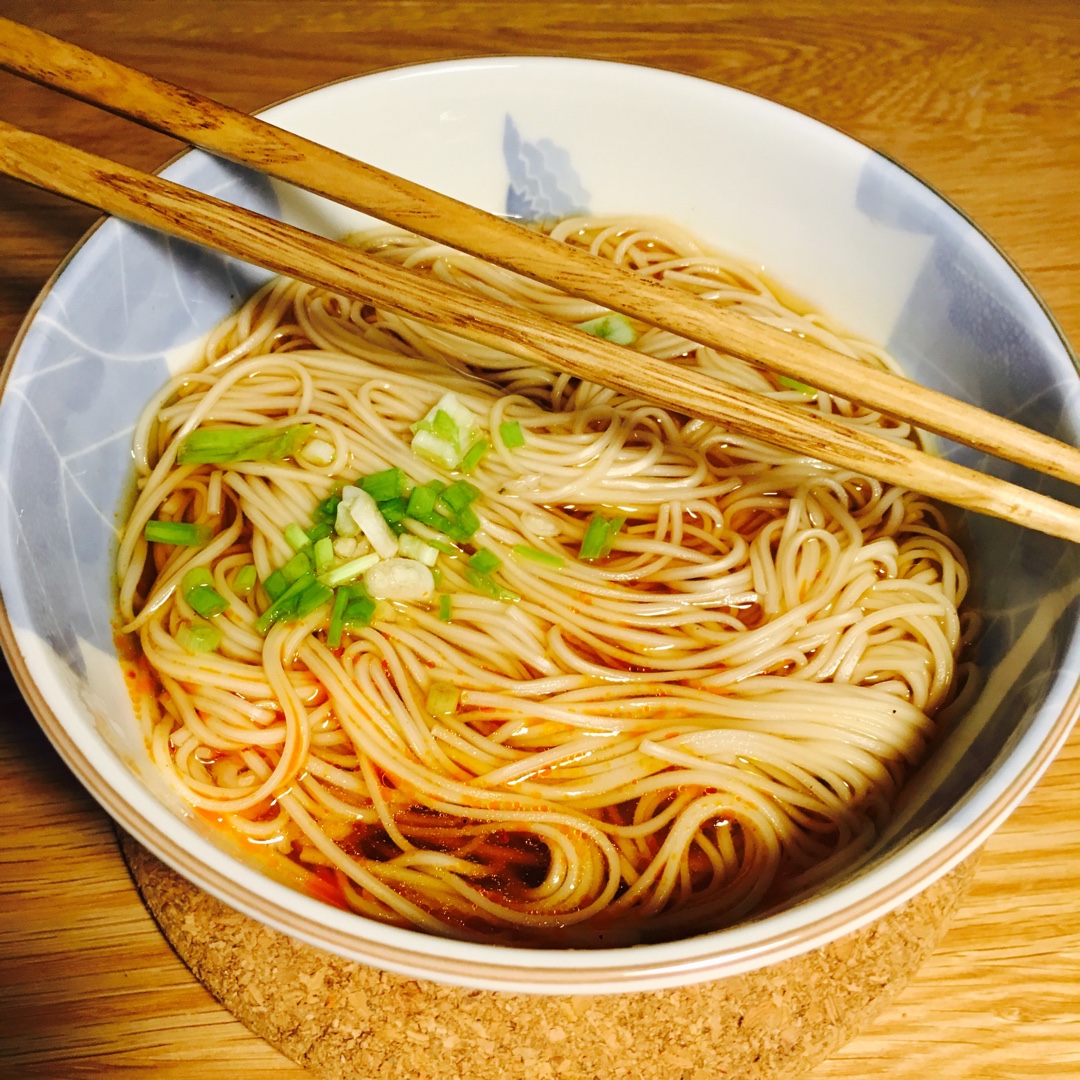 川森森做的小葱麻油酱油面