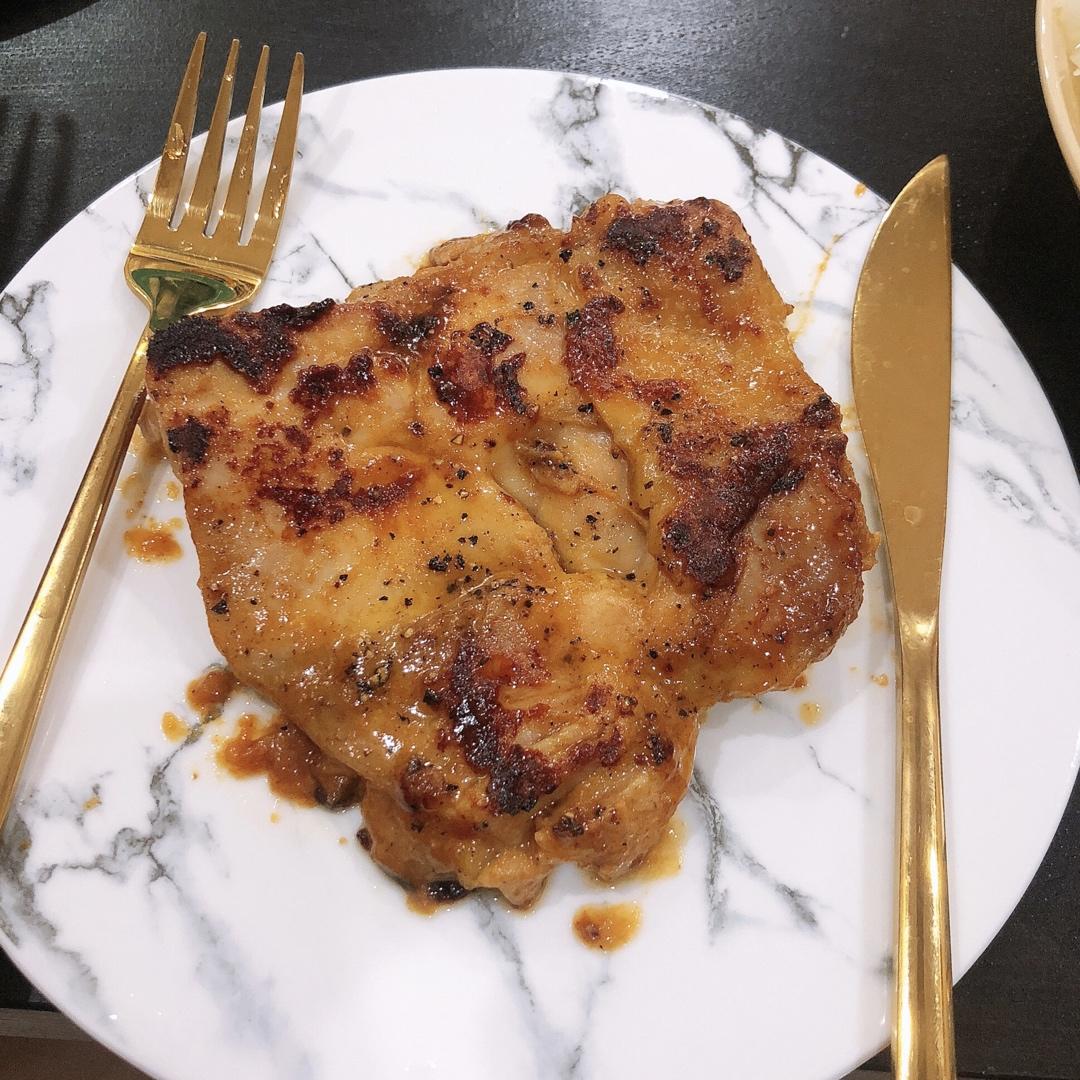 简单易做的香煎黑椒鸡排 柠檬鸡腿肉做法