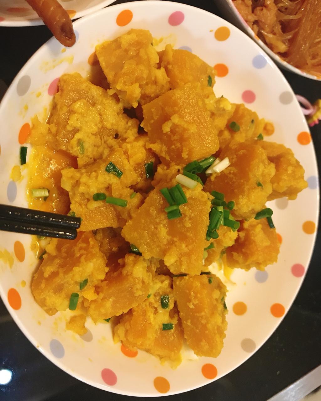 璟璟是大厨做的咸蛋黄炒南瓜