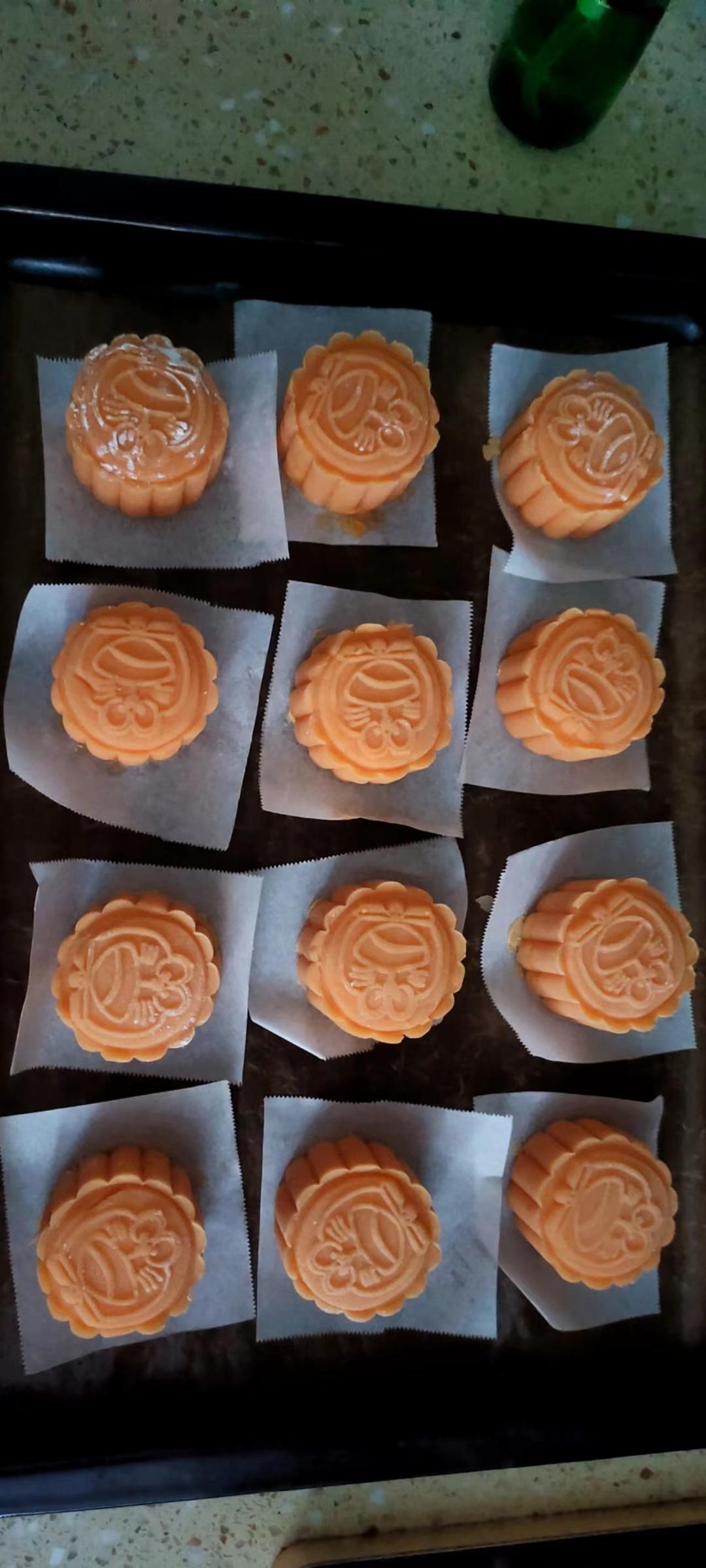 💃奶黄流心月饼——这是可以让你坐稳朋友圈厨霸位置的月饼🥮，没人点赞算我输👎