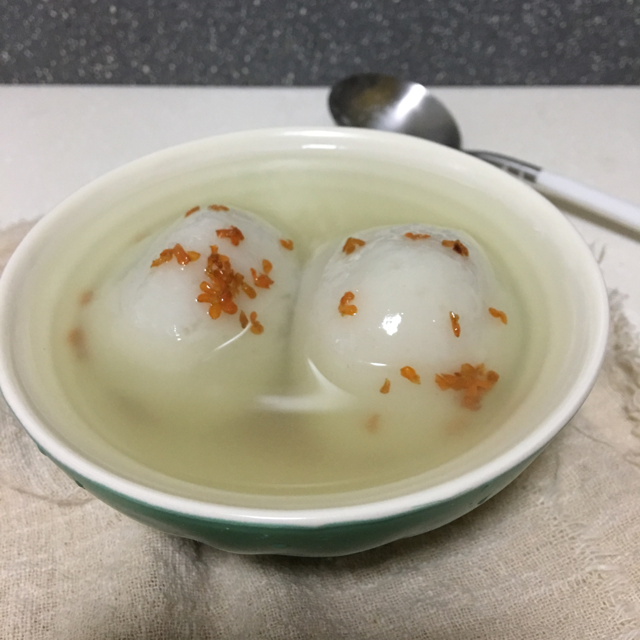 可乐乐777做的荠菜汤圆