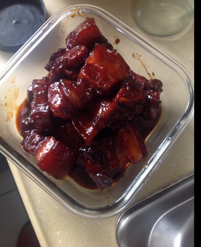 吃着碗里望着锅里的红烧肉
