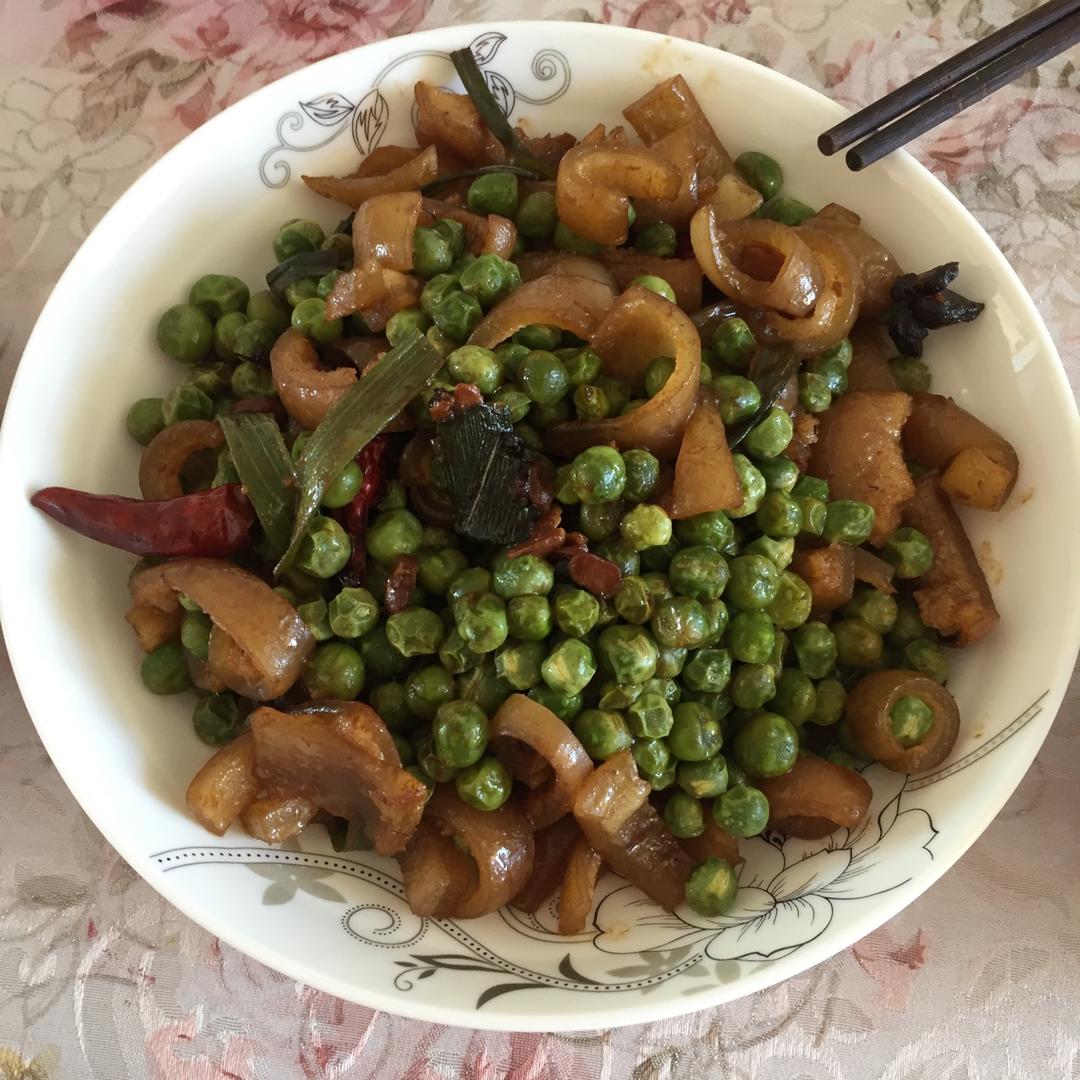 香辣猪皮炒黄豆（热菜）