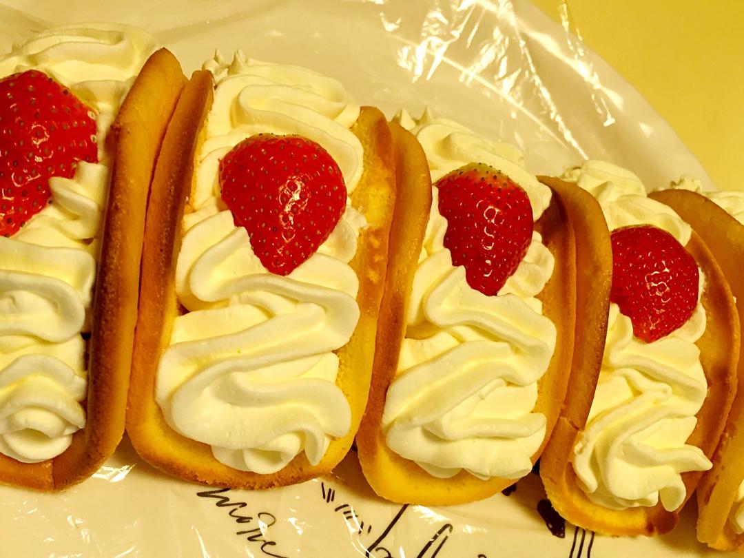 韩国最热门的甜品店Le Bread Lab的草莓蛋糕卷