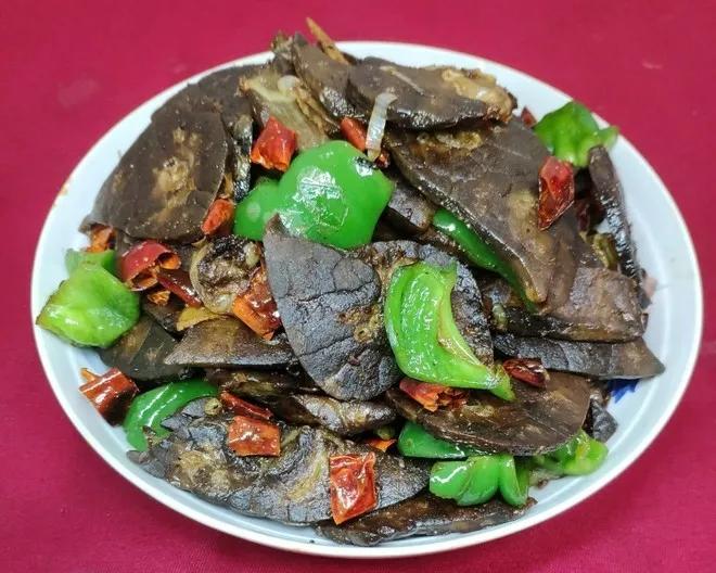 干煸猪肺子（螺丝椒）