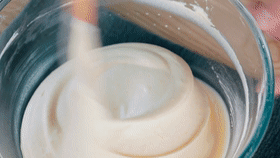 咸蛋黄戚风蛋糕-不一样的戚风蛋糕的做法 步骤6