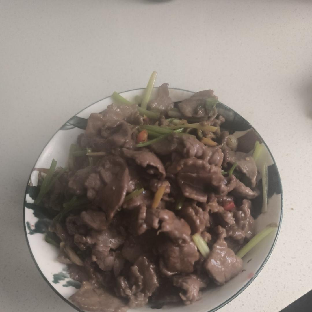 下饭神器又来了，试试这道芹菜炒牛肉！！