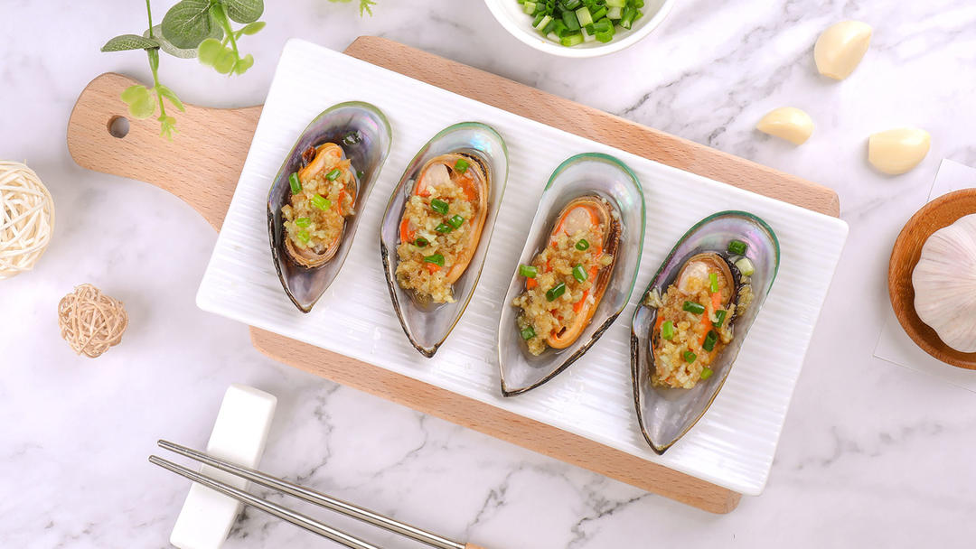 蒜蓉蒸青口贝的做法