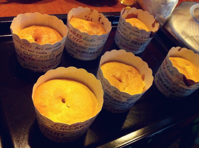 朴素版榴莲夹心戚风杯子蛋糕