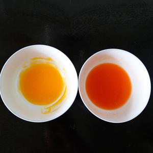 7月龄宝宝辅食-胡萝卜汁蒸蛋黄羹的做法 步骤3
