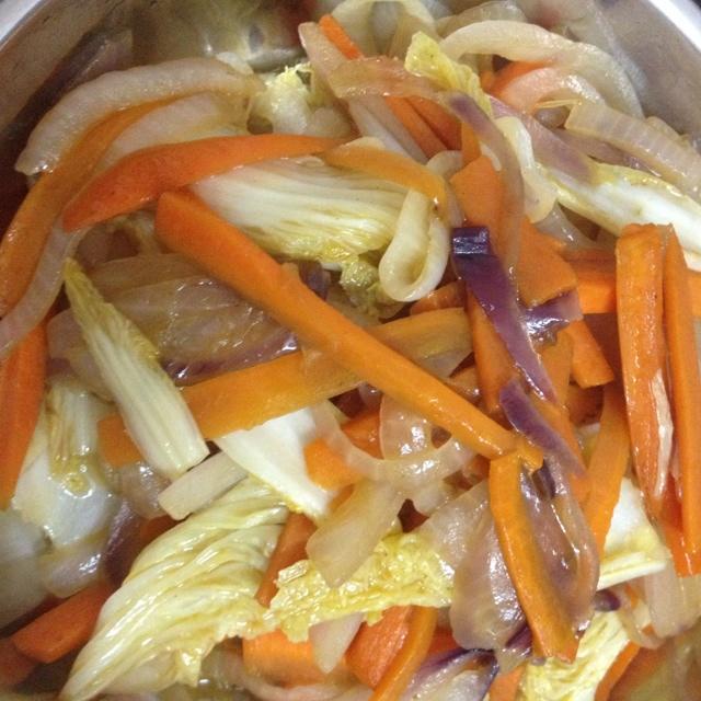 胡萝卜洋葱白菜的做法