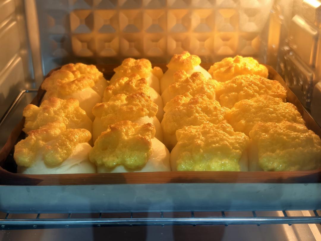 一次发酵同样松软的椰蓉小面包