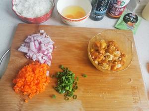 咖喱鸡肉炒饭的做法 步骤3