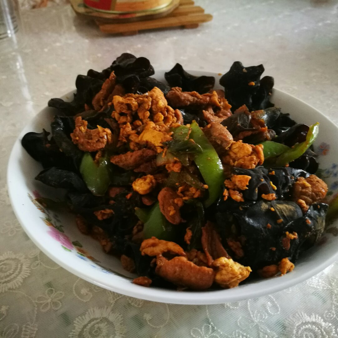 青椒木耳肉丝