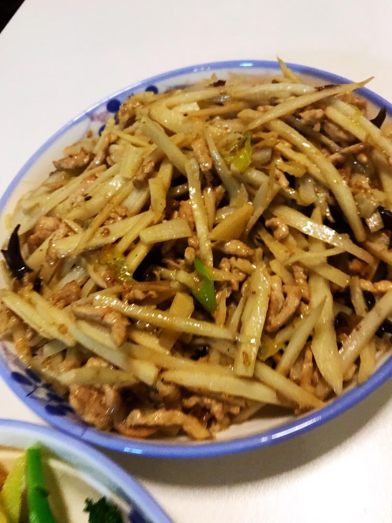 莲菜（莲藕）炒肉丝