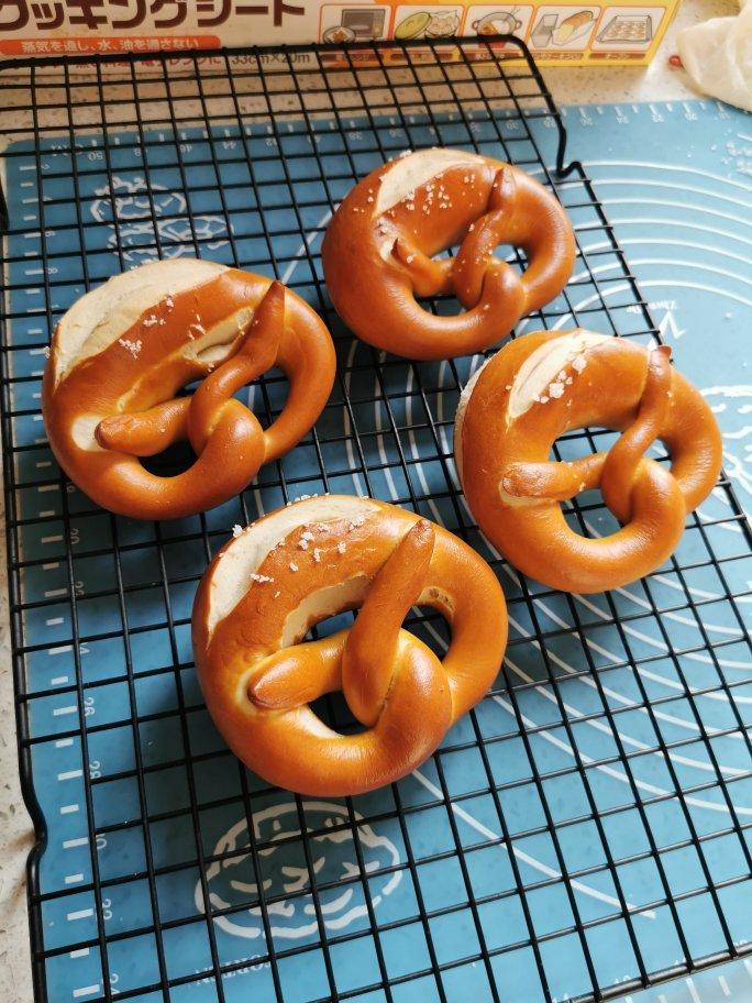 巴伐利亚碱水面包Brezen Pretzel