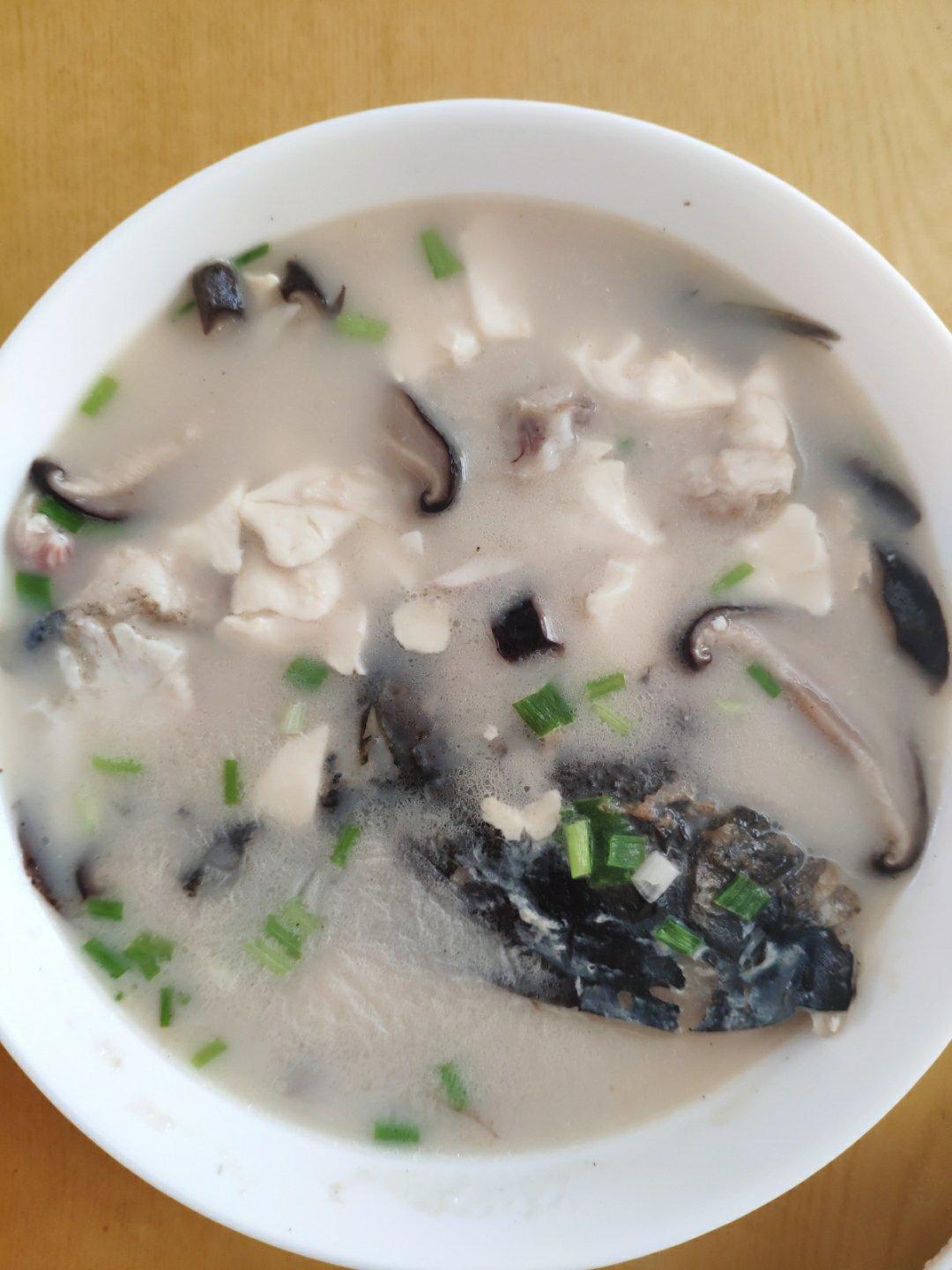 流传已久的太白鱼头汤