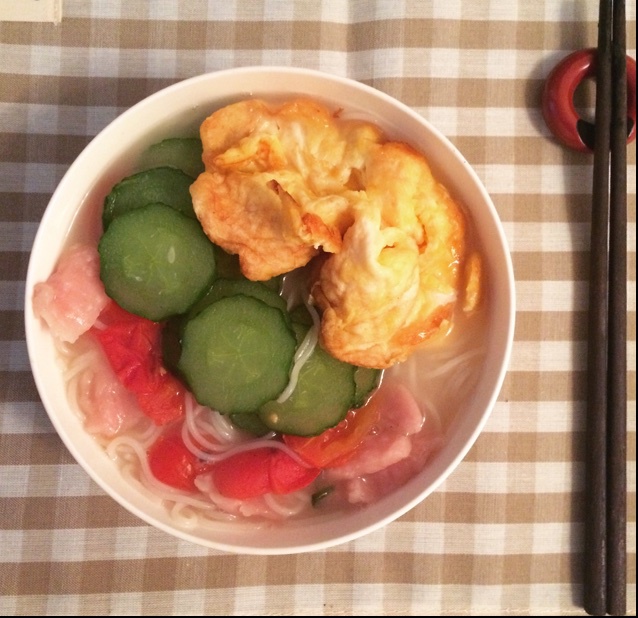 最家常的普通汤面——西红柿鸡蛋龙须面