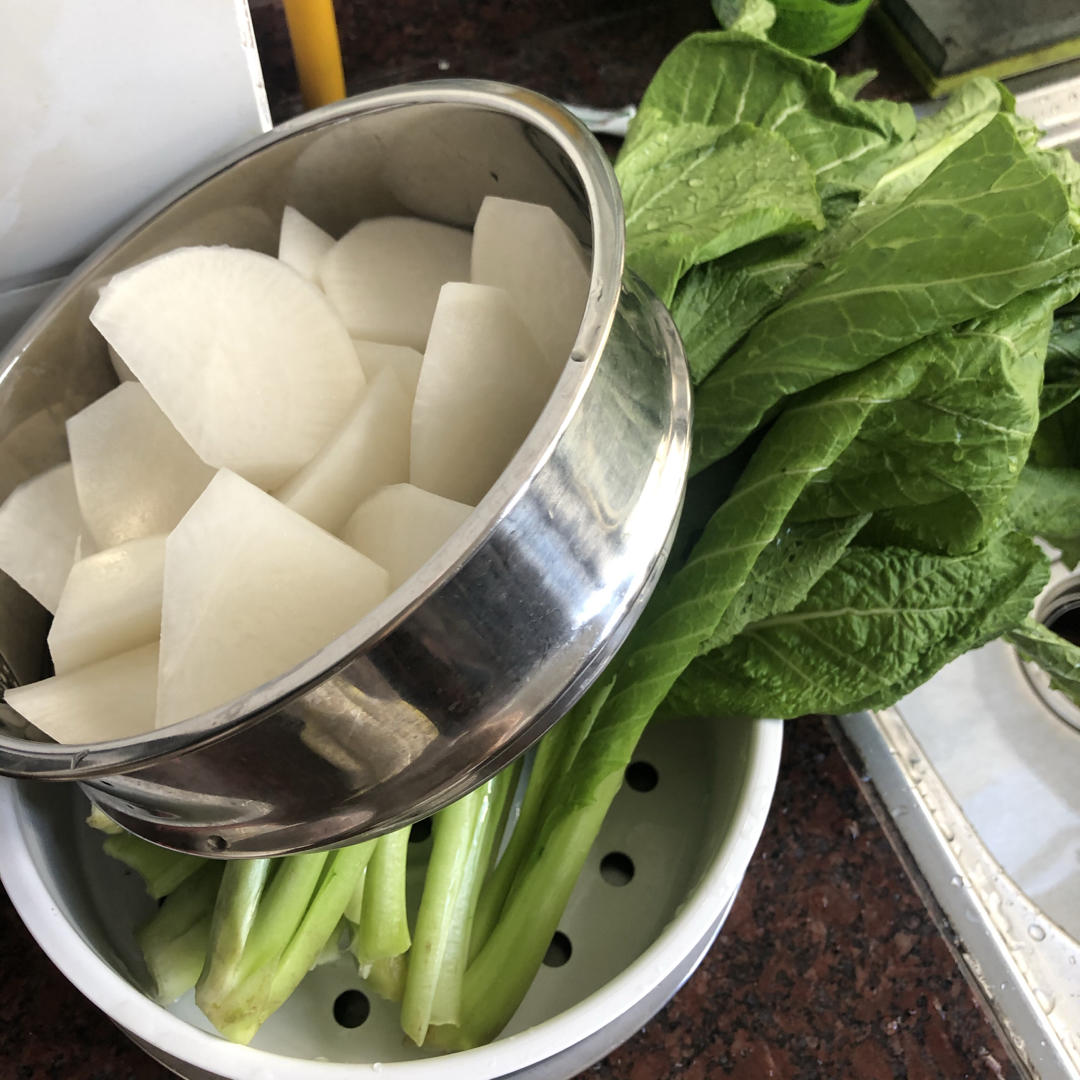 土鸡冬笋面疙瘩汤【11月北鼎珐琅铸铁锅食谱】