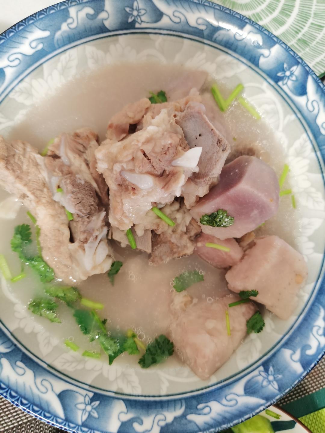 芋头排骨汤