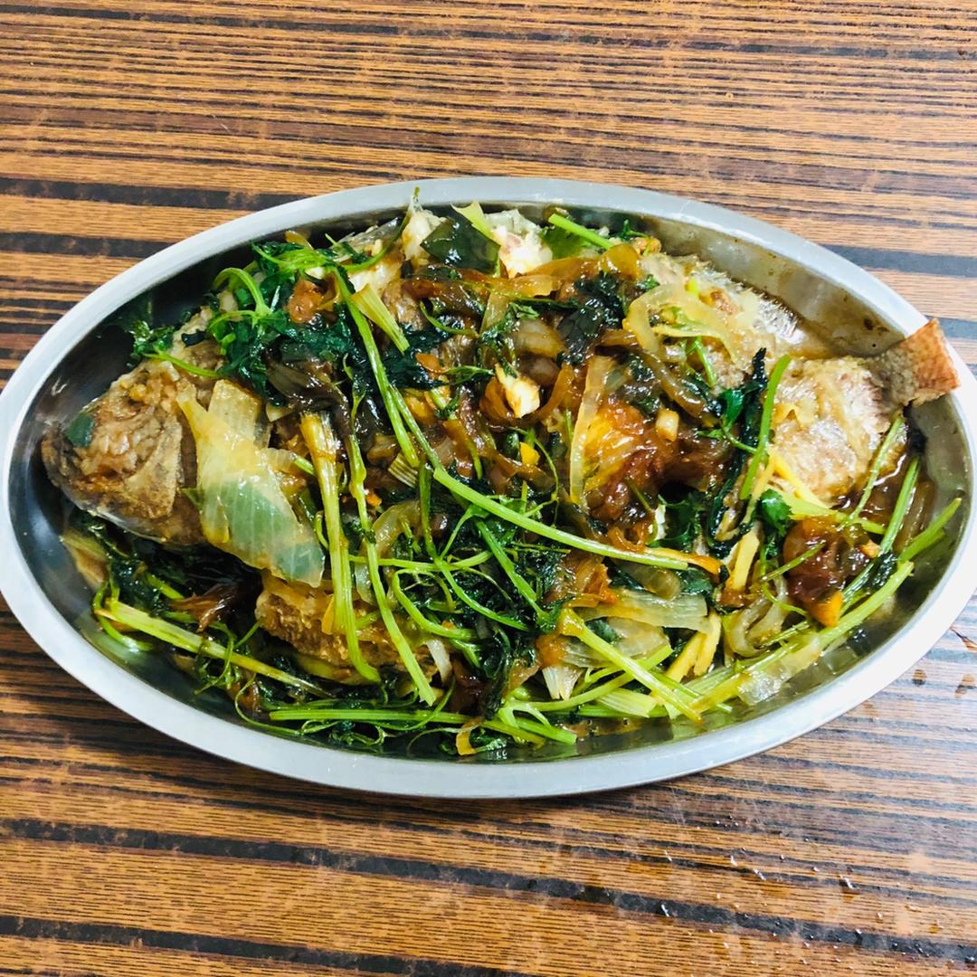 葱烧鲫鱼（附煎鱼不破皮的小巧门）