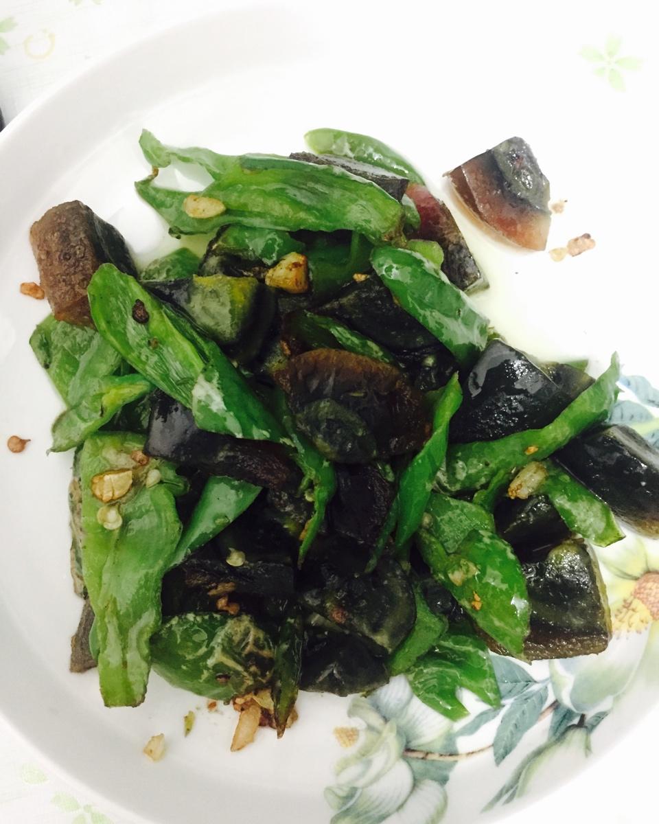 超好吃的辣椒炒皮蛋