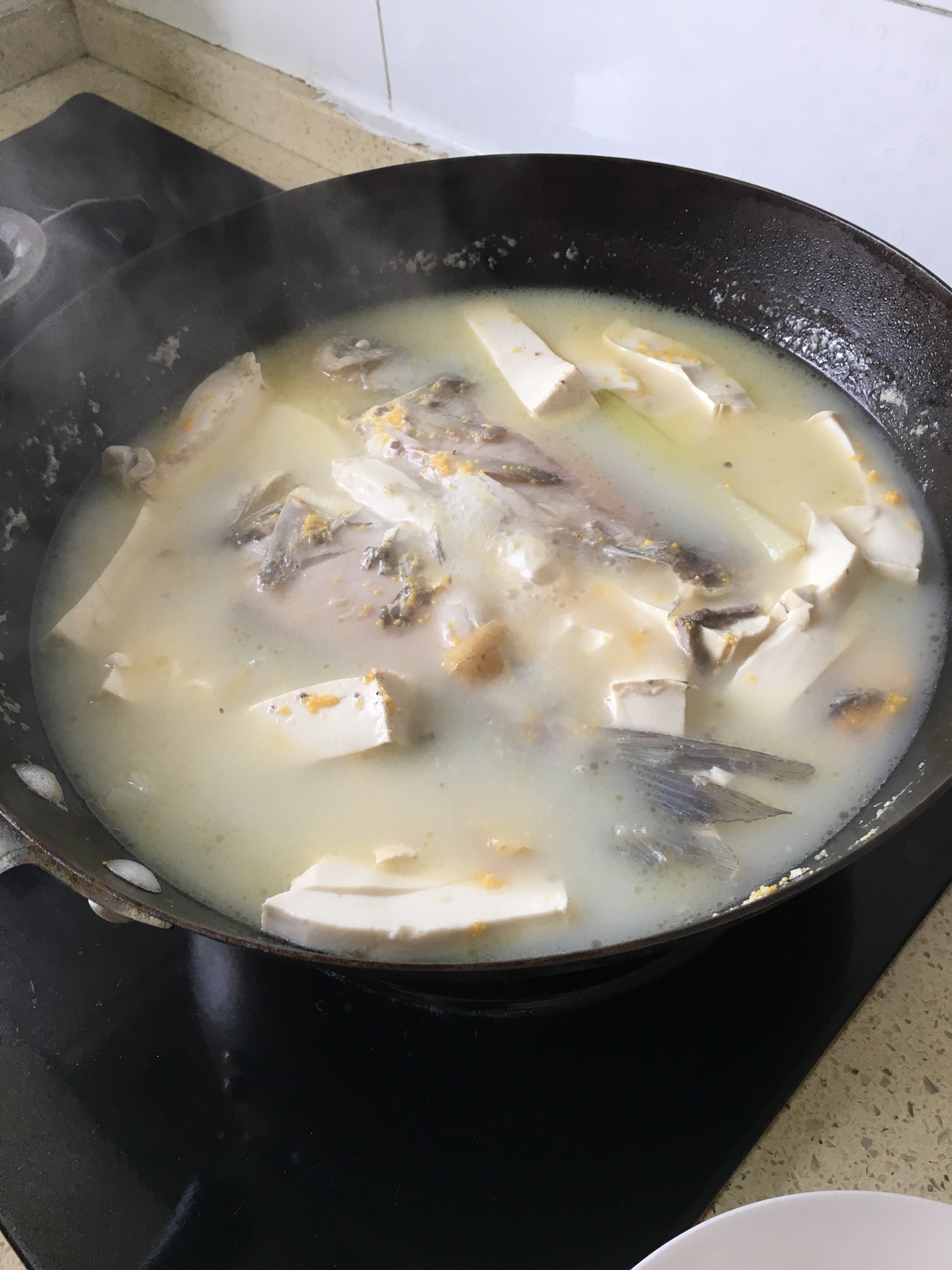鲫鱼豆腐汤的做法 步骤3