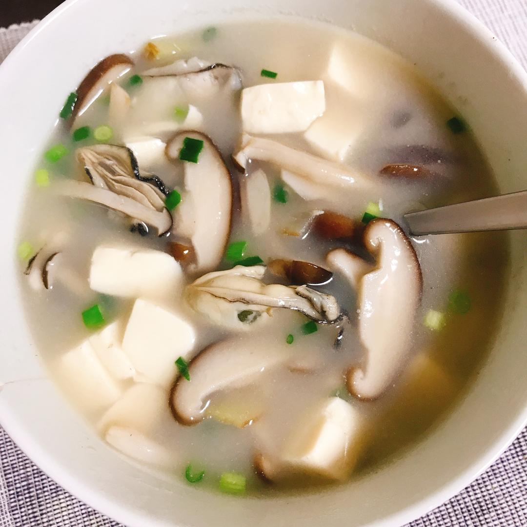 牡蛎菌菇豆腐汤
