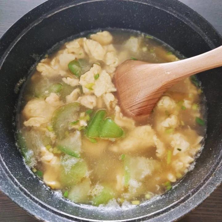 鲜鲜鲜~丝瓜炒蛋汤