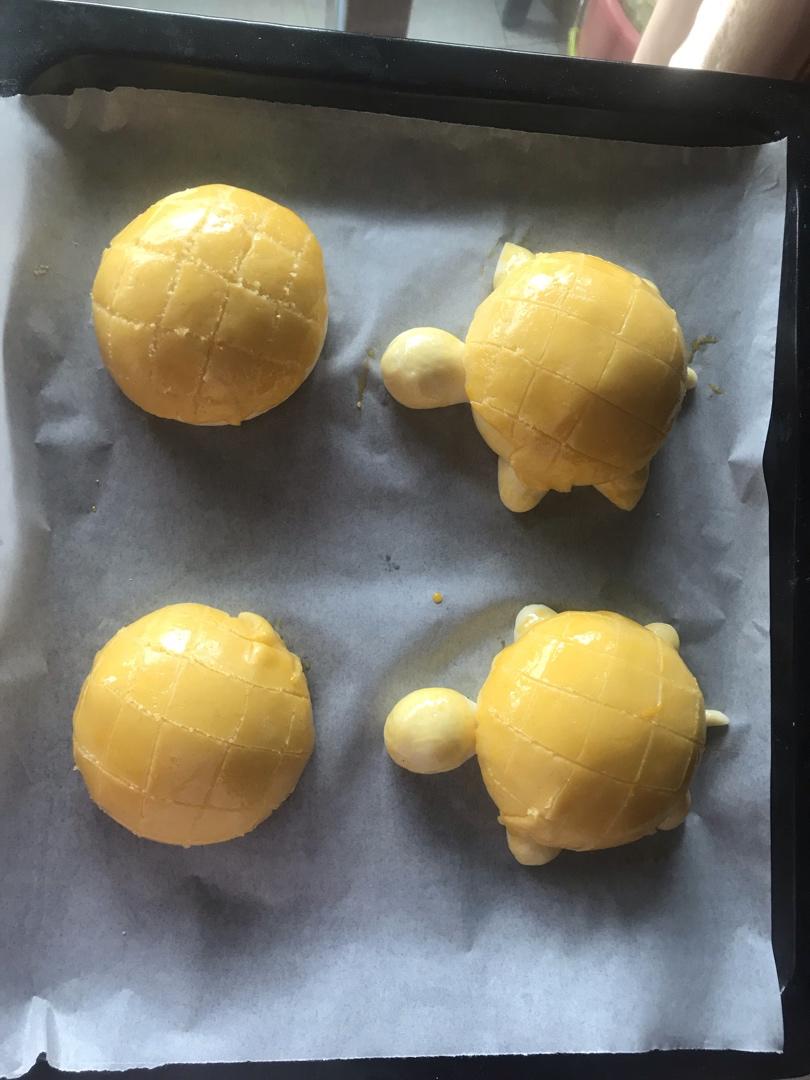 好吃到炸裂的港式菠萝包（附带制作酥皮的小视频）